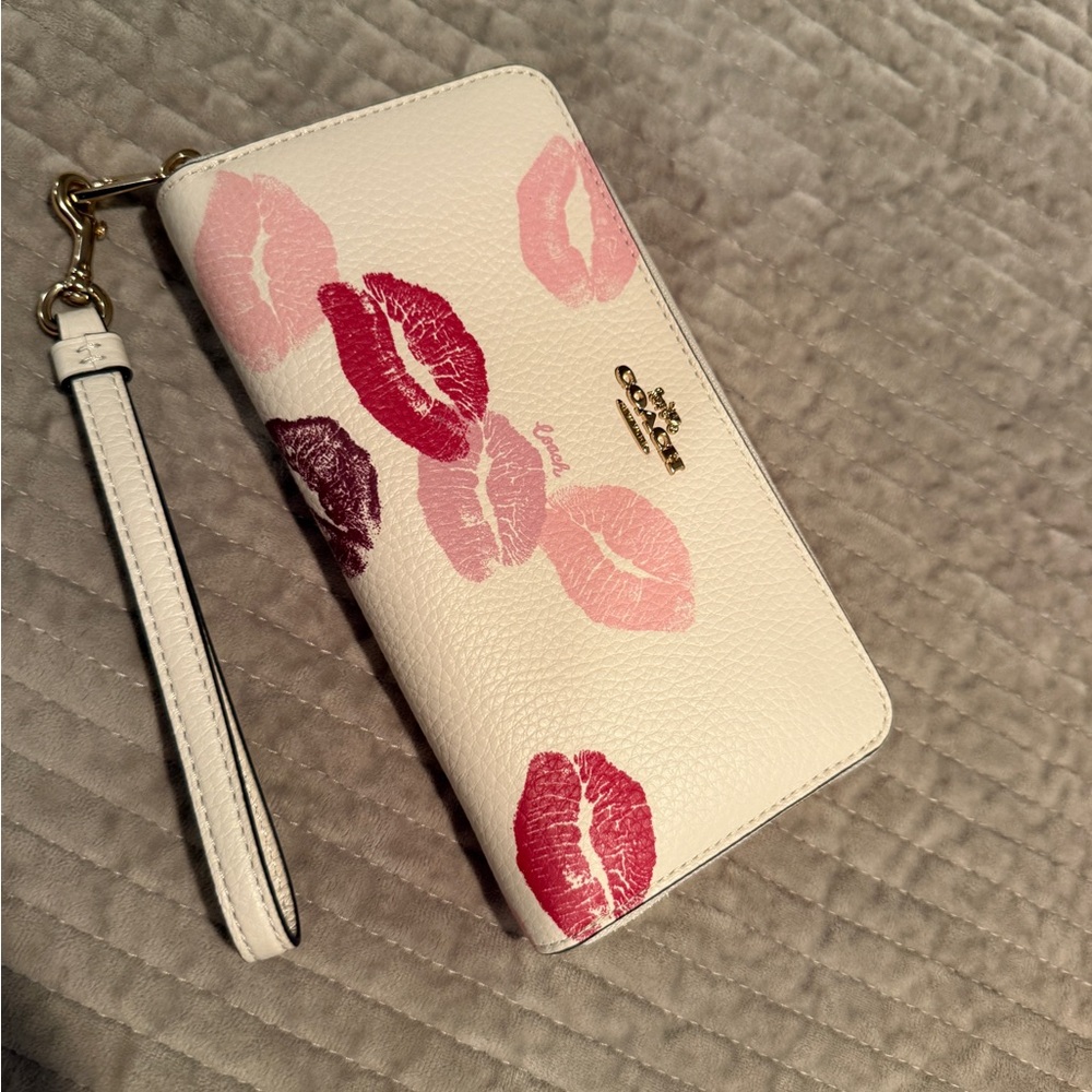 COACH Long Zip Around Leather Wallet Chalk with Lips Print Limited Edition NWOT